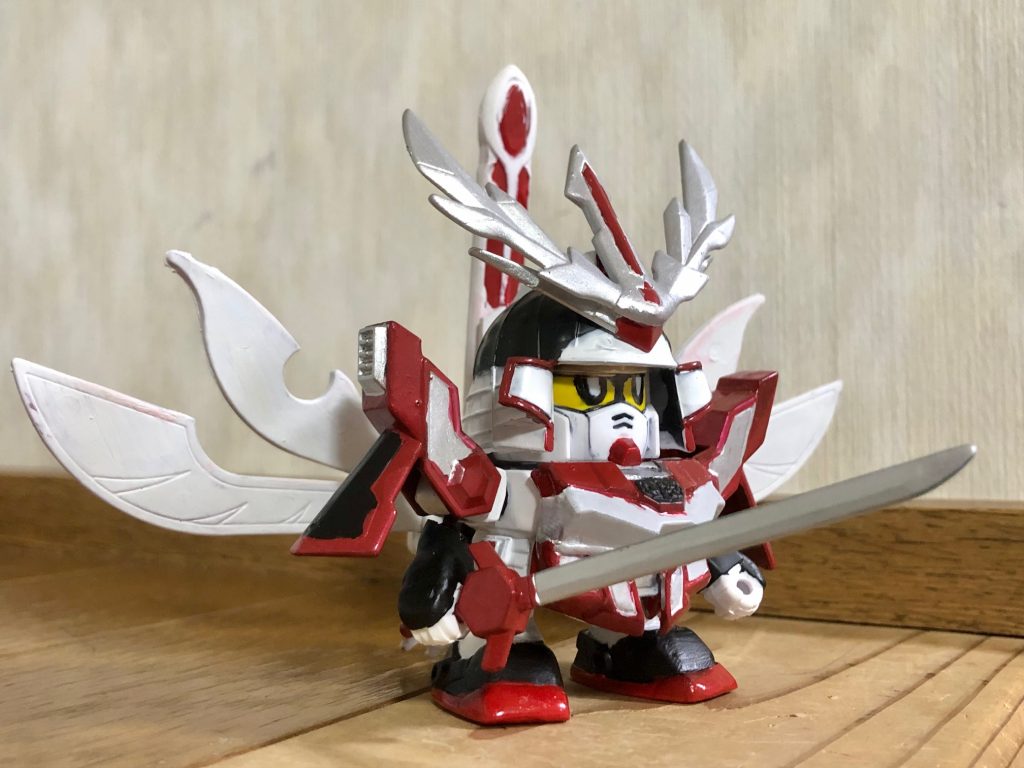 翼を展開するとかなり大きくなり、割とスペースを取りました(笑)。