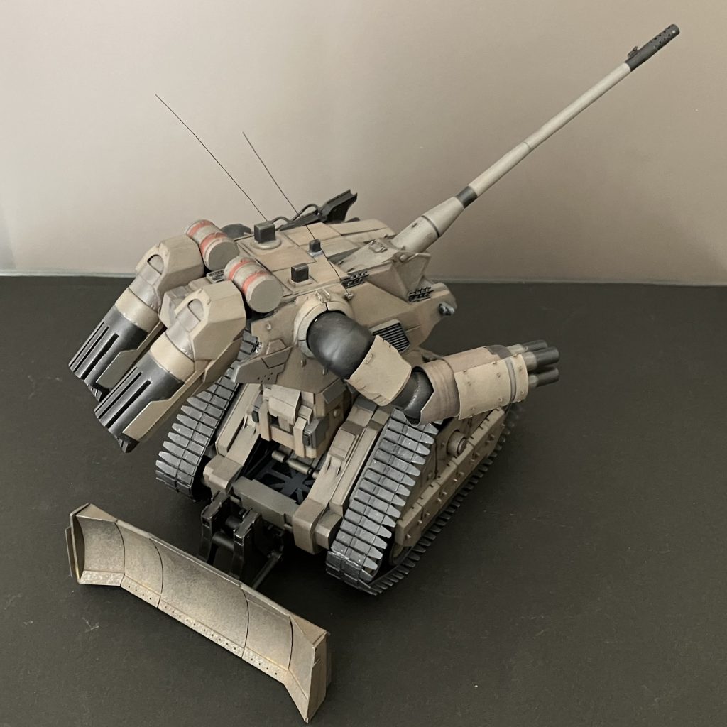 下部ユニットと上部ユニットを繋ぐ中間ユニットは実はかなり苦労しまして、下部に対して上部の配置バランスが難しく様々な角度から確認し作成。一発ではバランスを合わせられませんので作成時に調整出来るよう各ユニットはマグネットにて接続しています。