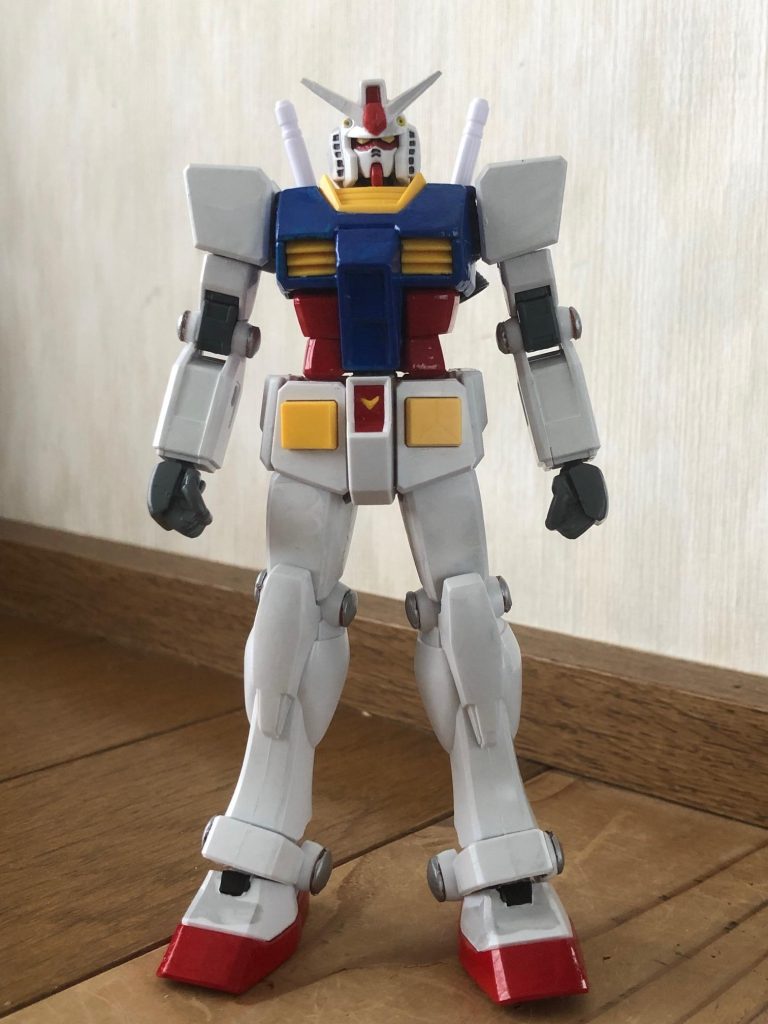 丸腰の状態。パッと見ではあまり変化がないように見えますが、よく見ると各関節にシルバーのフタがされてます。