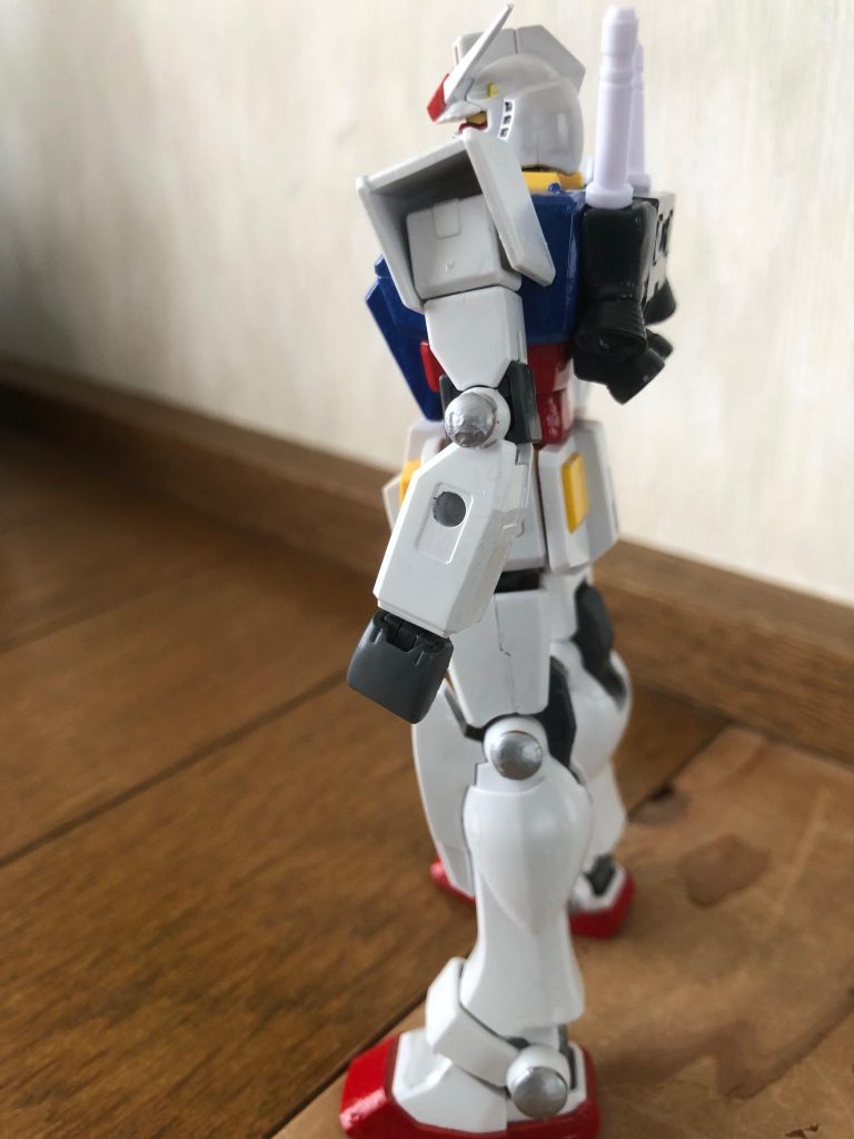 オリジン版のマグネットコーティングを施されたガンダムを参考にしつつ、Ｈアイズをシルバーに塗装して再現しました。