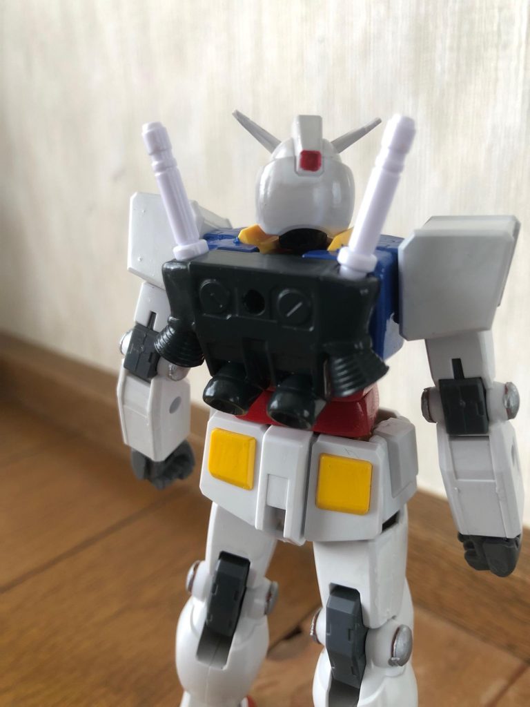 バックパックもユージのG-3と同様にバーニアを増やしてます。