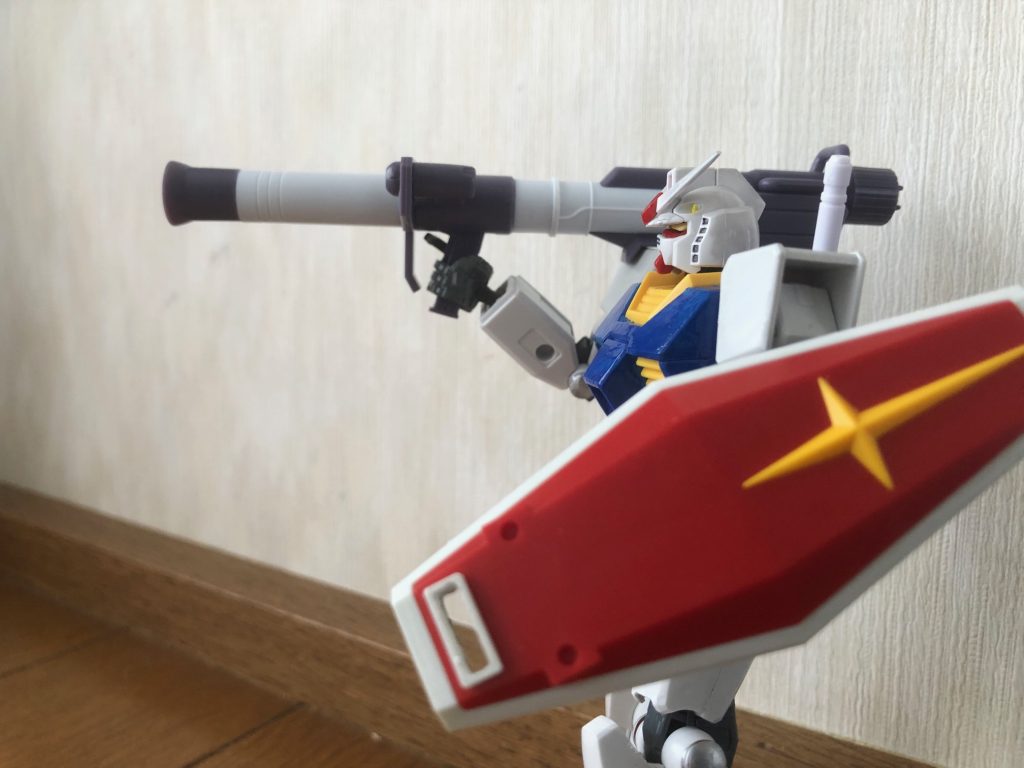 シールドは向きを変えてオリジン風に持てます。