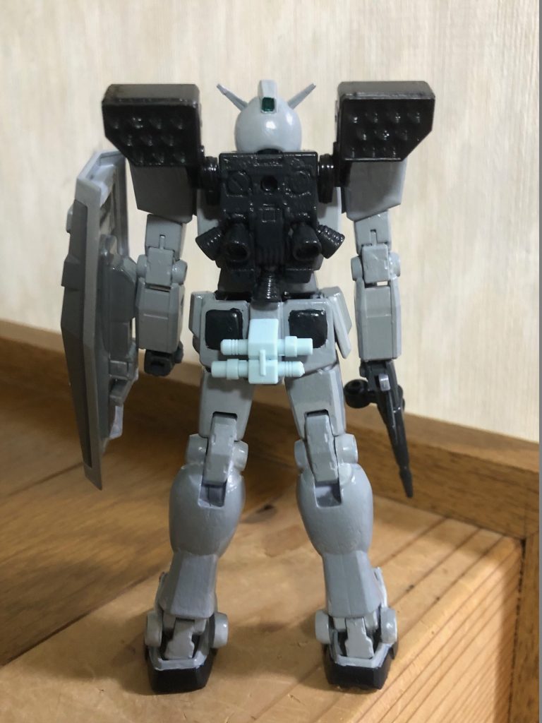 リアビュー。ビームサーベルは腰に無改造でつけられました。