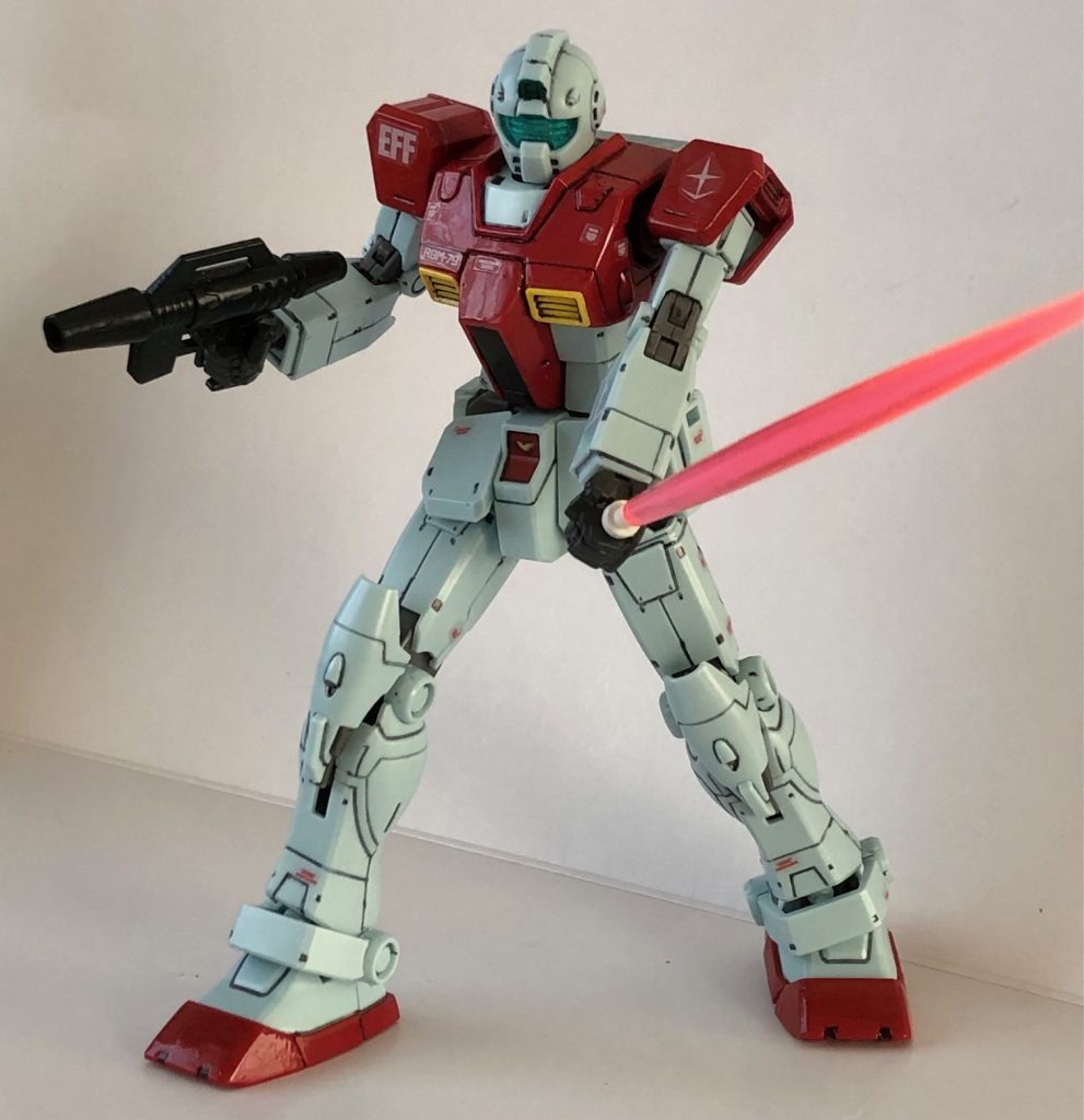 ビームサーベルで敵を一刀両断。ビームサーベルはベストメカコレクションREVIVALガンダムより流用。