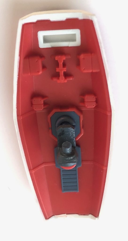 シールドはロボット魂のジムから流用。装備できるようにジョイントを新たに作りました。