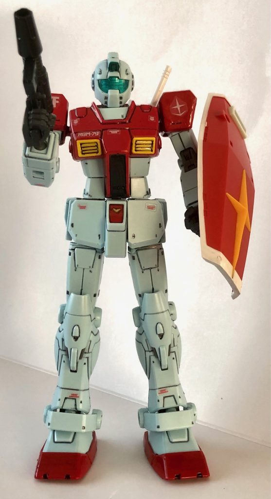 オリジンジムの特徴的なアゴをニッパーでカッティングした後やすりがけをして元祖ジム顔にしました。