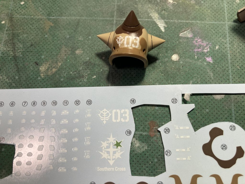 迷彩デカールをパスしたので曲面へのデカール貼り付けはスパイクアーマーのみ。マークセッターを使ったけど案の定失敗😣予備があって事なきを得る😌