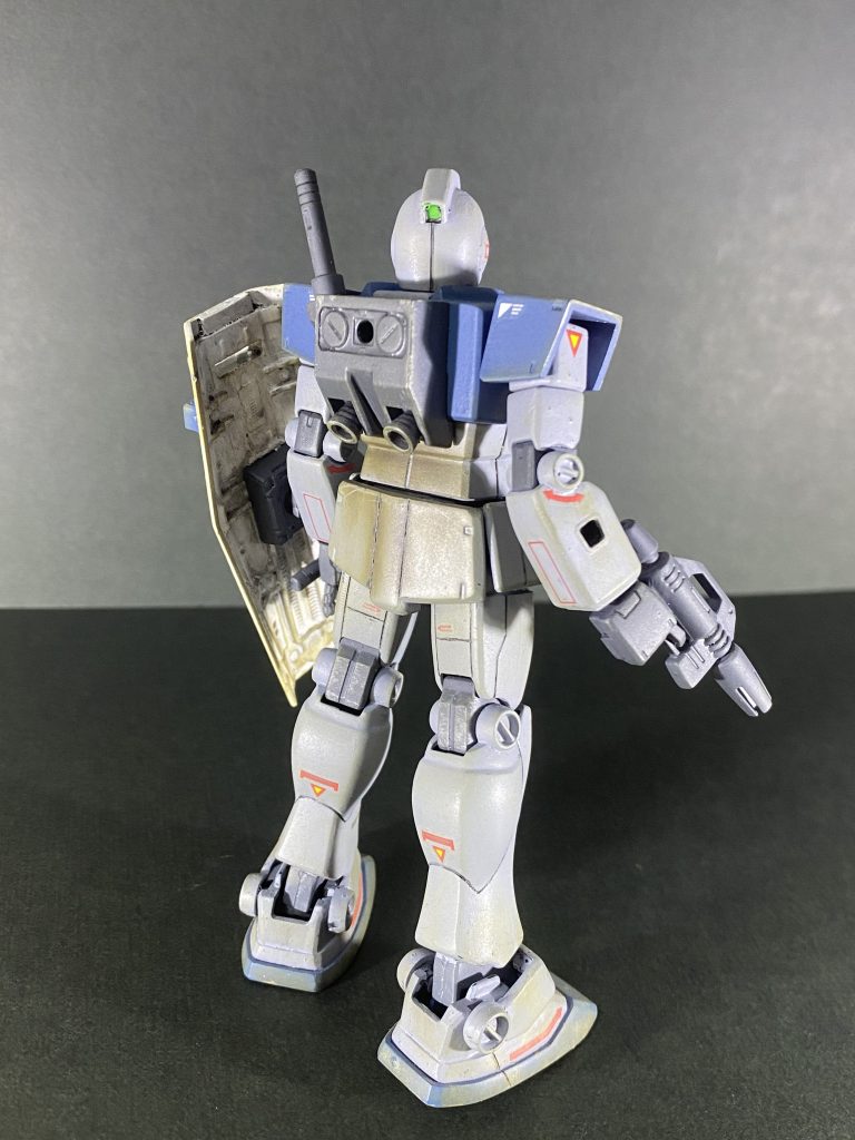 背面スラスターによる装甲焼けを表現するため重点的に汚しましたが、少しやりすぎてしまいました。