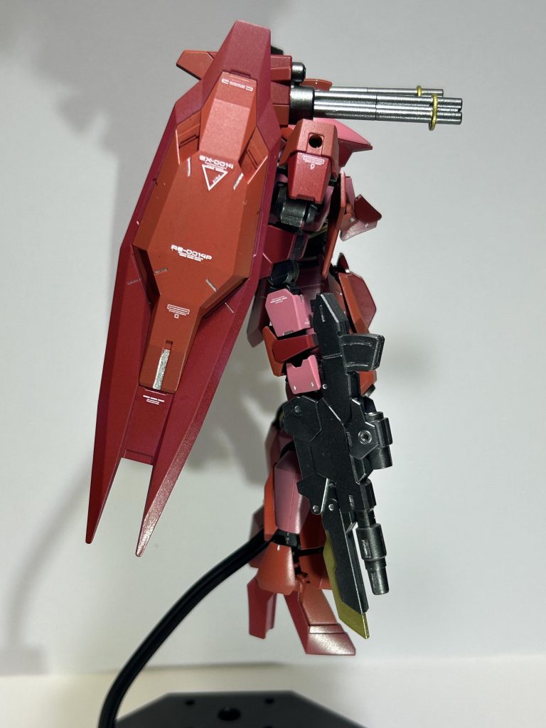 サイド。武器はコマンドクアンタの物が実弾ぽかったので使用し、鉄血世界にも合っているのではないかと思います☺️