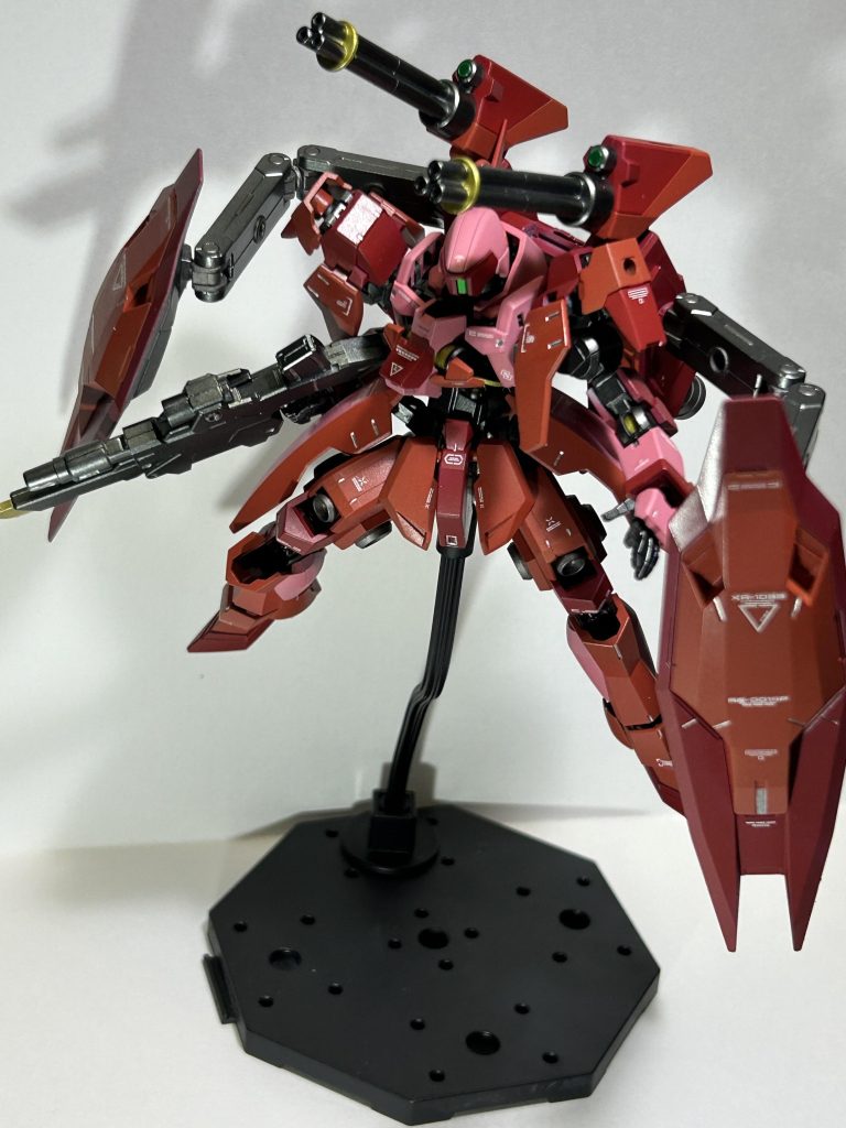 バトルアームアームズのおかげでフレキシブルに盾は動きます。