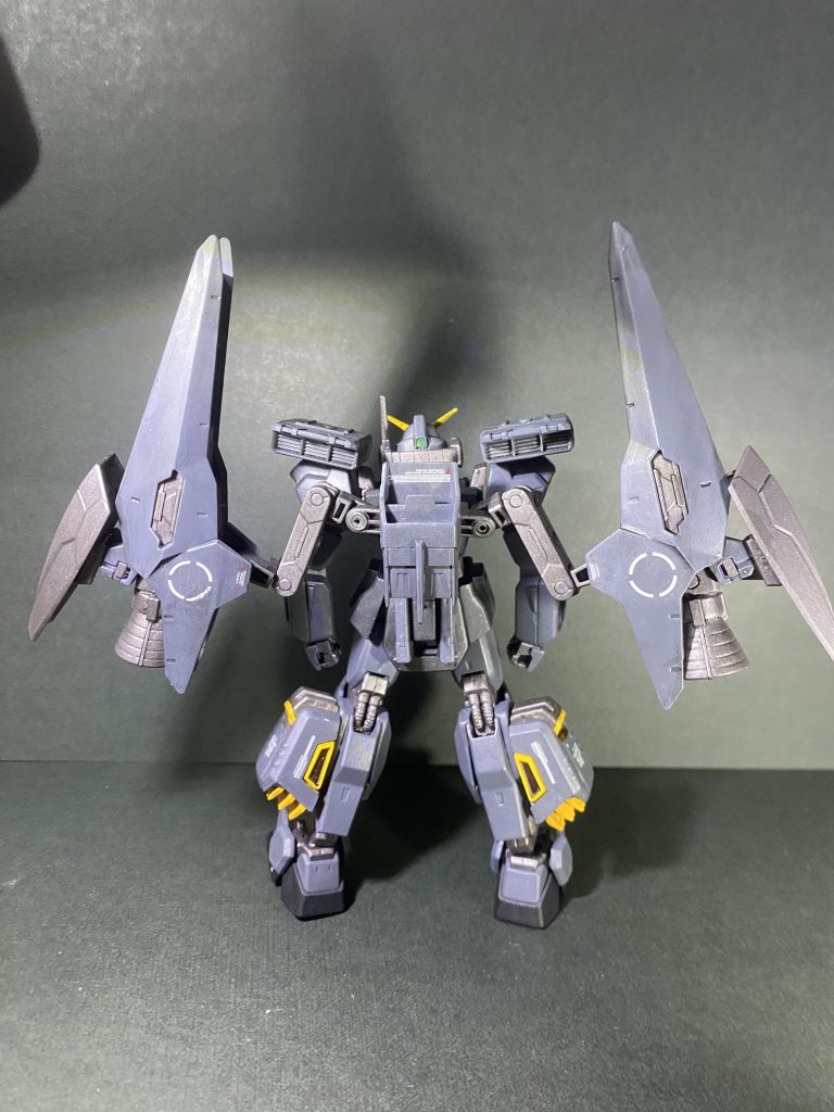 リアビューまた背面が寂しかったので、同じくオプションパーツセット13のホバーユニットを接着しました。