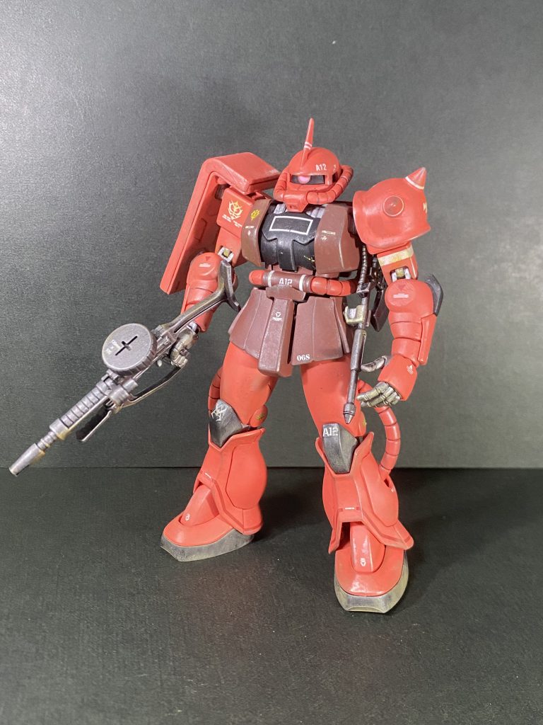 フロントビューいじったのはアンテナブレードの削り込みとシールドの穴埋めくらいで、あとは塗装とデカール貼付、ウェザリングでシンプルに仕上げました。