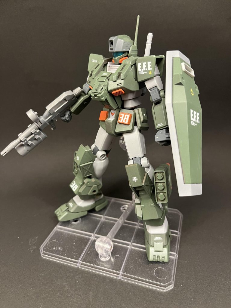 ジムヘッドも可ですストームブリンガー意識してますねぇシールドは好みで連邦マークは埋めてしまいました