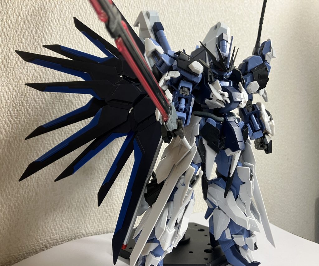 片翼バージョンですライフリの翼を装備出来る様に改修している際にコレ片翼出来るのではと思いやってみたらあっさり出来ました