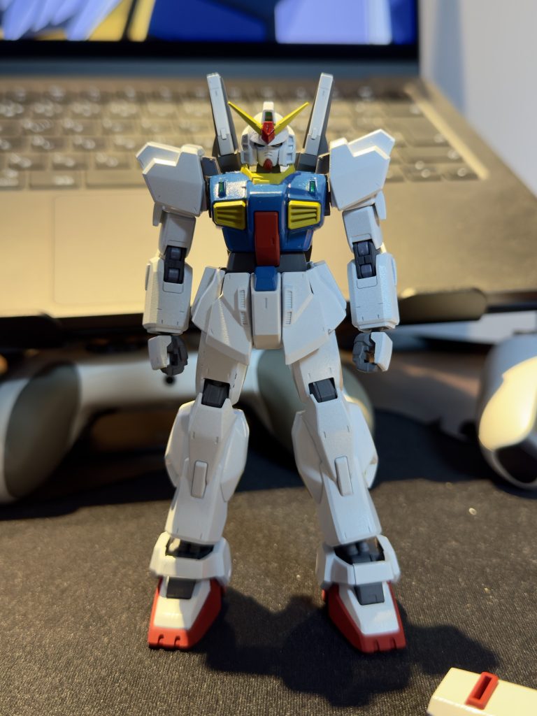 マークツーってシンプルなガンダムだけどマッシブな見た目でかっこいいですよね、見た目一番好き。アンテナ白だとレーザーディスクジャケットのマークツーになりますね(^^)