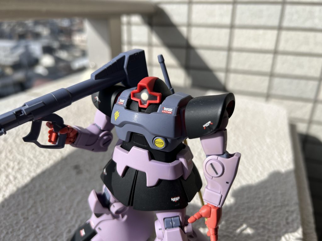 分解時に腰の部品が割れてしまいました。左腕の日焼けも酷いですね(*'ω'*)