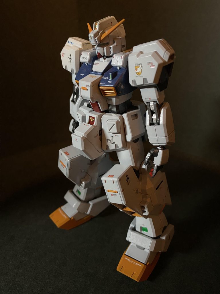 引き続きのAOZリビルドシリーズ。今回はヘイズル改です。hgucでは最初に発売されたAOZキットということで、こちらももう20年モノ。古いキットをバラす時にびっくりするのは、今では全く記憶にありませんが、非常にめんどくさいところを接着してしまっていること。当時の自分は、よっぽど妖怪パーツ隠しを警戒していたようです🚨笑まぁ、20年後の自分がコレをもう一回バラして塗装してるなんて、その頃は露ほども想像して無かったからなー💧 