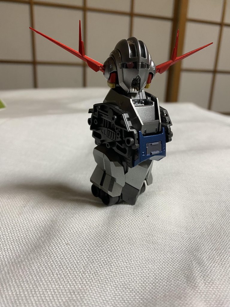 はよ作れと言わんばかりに睨んできます