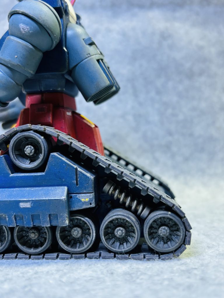 キャタピラ付近が寂しかったので、スプリング装備！