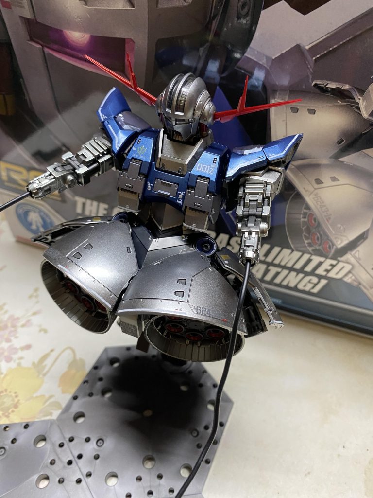 タイトル写真別角度から青色にもしっかりメタリックが入ってるのですごく綺麗