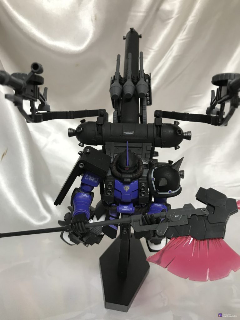サブアームには二門のザクマシンガンを装備。本当は三体手に入れて各々装備を作ろうとしたんですが、この品薄状態では叶わずこうなりました。これなら片方バズーカでもよかったですね。