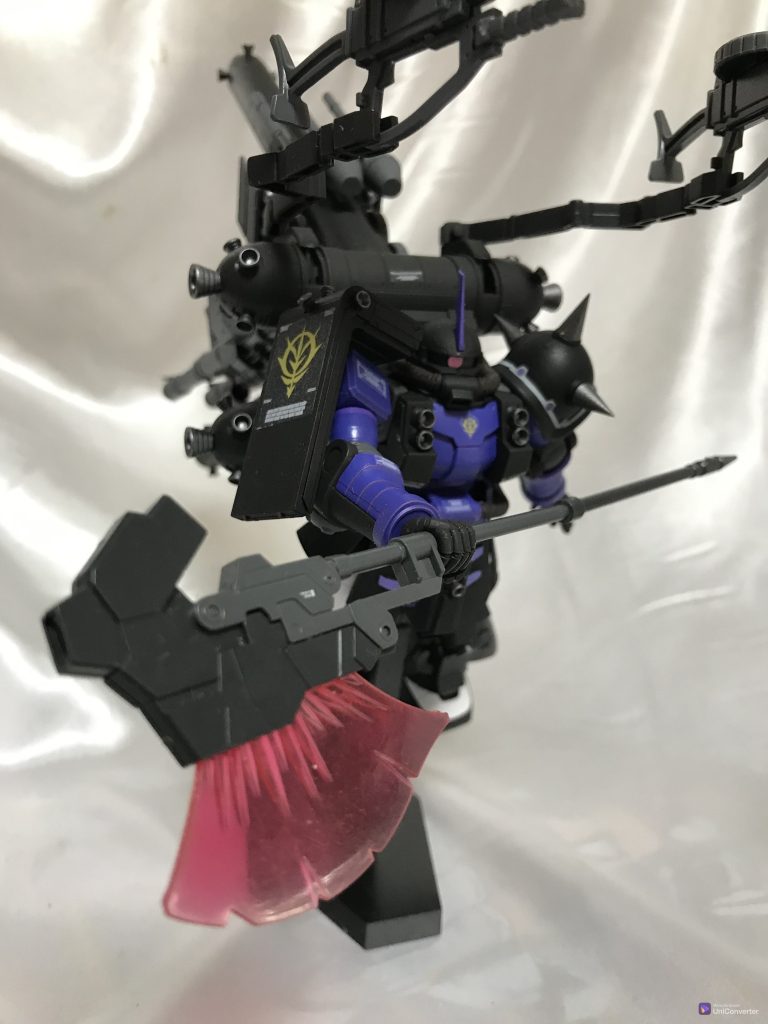 対艦アックスはビーム仕様に。終戦間近まで使ってた想定にするならビーム装備もありえそうです。