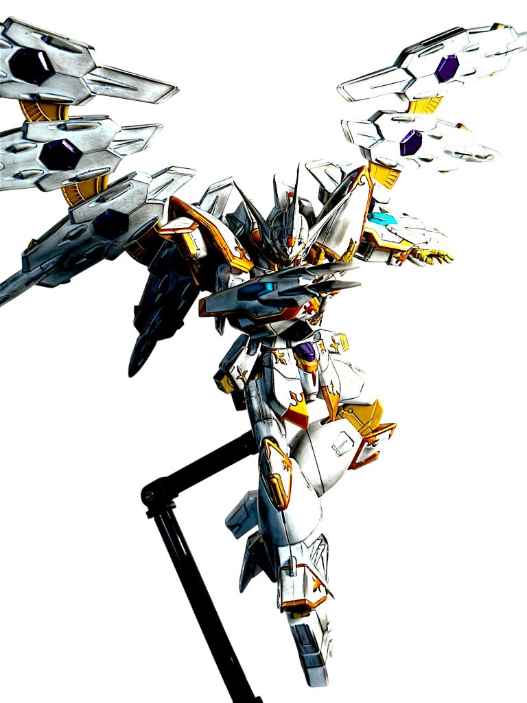 スミ入れ及びウェザリングしています。 両平手は手の色が同じ金色のマイティーストライクフリーダムより拝借。全く違和感がありません(^^;; オルフェのキザで紳士的なところを表現したポーズで。