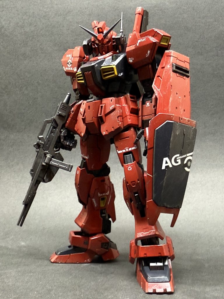 RGのマークⅡ、、フリマで買った物を合わせて、4機持っていたので、、、いつかクワトロ機作りたいなと思っていました。。でも、、RGって、、、色塗りめんどくさいんですよね。。。(塗った事ない。。。笑)