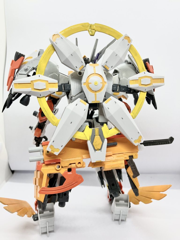 バックパックが展開することで機体の性能を最大限に引き出す最強形態月から発せられる月光をエネルギーにすることで機動力、パワー、そして使用されている武器の威力が大幅にアップする更に出ている月が満月だった場合ほぼ半永久的に戦闘を可能とすることが可能で長い時間帯での戦闘を行うことが出来る