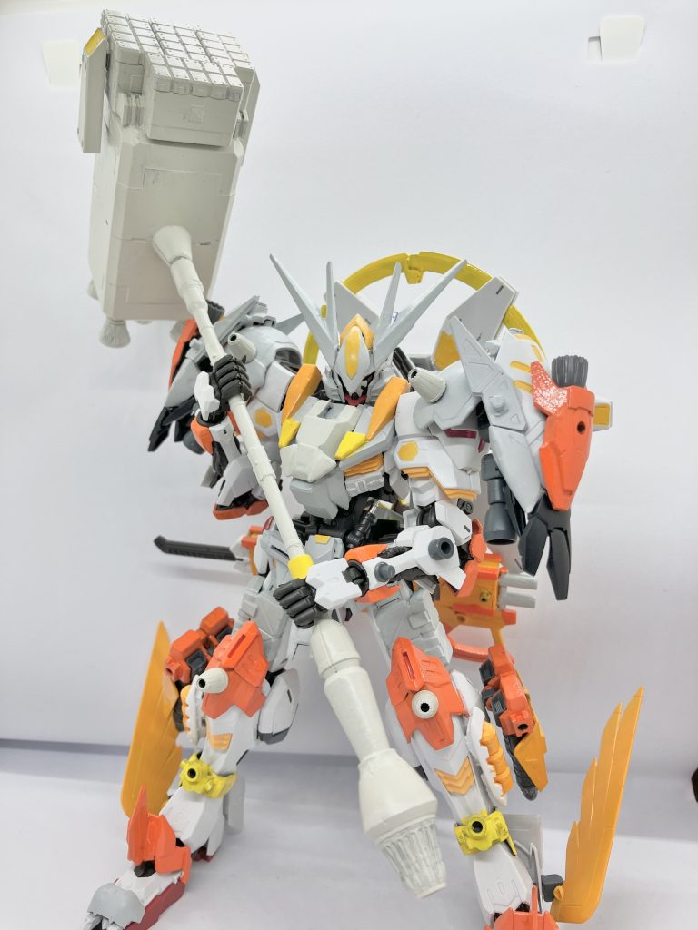 巨大大槌轟月(ごうげつ)ルナレプス専用の超大型ハンマー型の武器高い打撃力と内部にミサイルが搭載されており遠距離や接近戦で絶大な威力を発揮するそしてルナレプスの機動力とパワーを駆使することで軽々と振り回し戦場を蹂躙しながら敵機体を破壊、殲滅させる