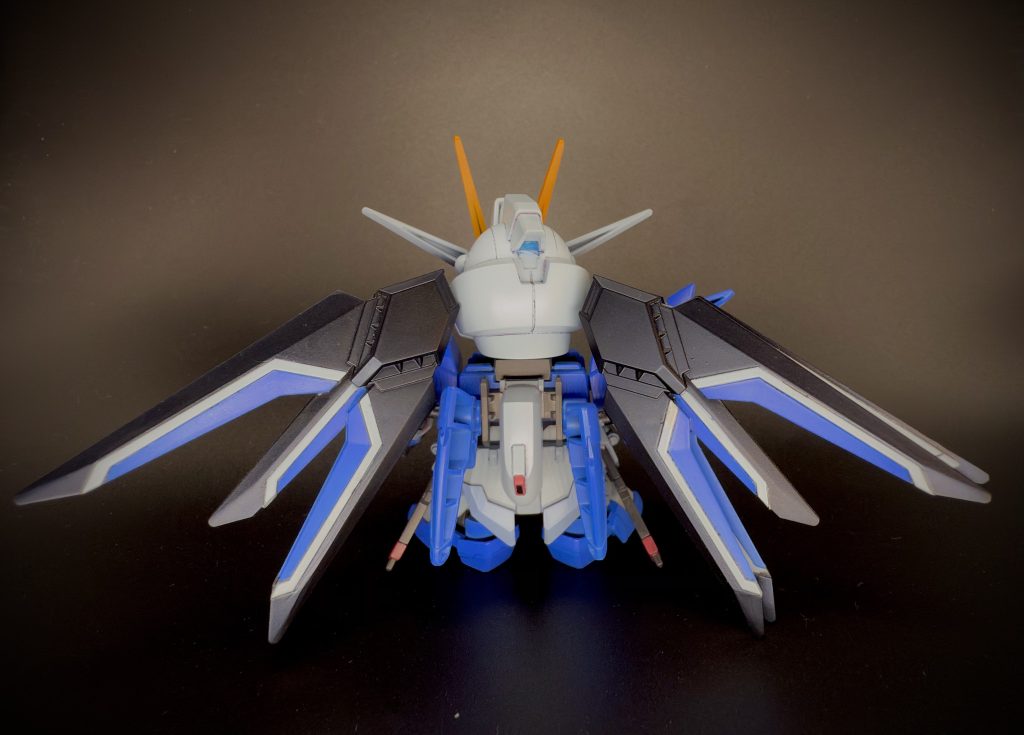 後ろ姿。背面は見えないだろうということで、肉抜き穴はそのまま。見えないところは手を抜く悪い癖です😅