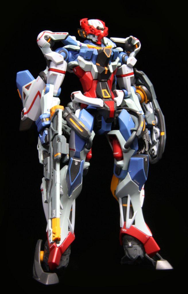 -Beginning-初登場時のΩサイコミュ停止時の姿。作っている最中ずっとこの頭部の方を見ていたので、気が付けばΩサイコミュ起動状態よりこちらの方に見慣れてしまいました。これはこれで特殊機な感じがあってカッコいいですね。