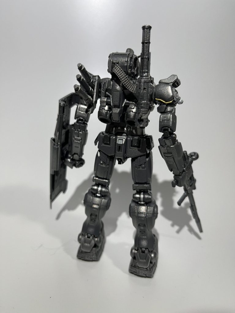 バックショット電源供給用のコネクタが剥き出しになっているが、ディティールの一部のようになっていて目立たない