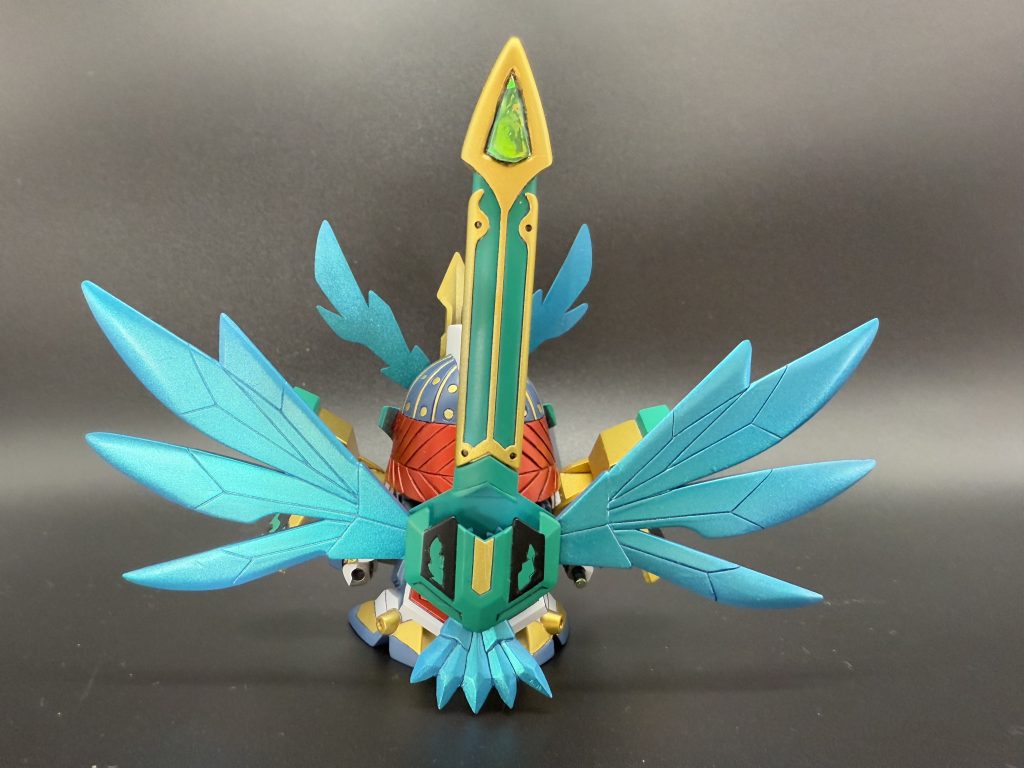 後ろ姿。「地の心眼石」(さやの宝玉)は、100均デコレーションテープ+UVレジンにて表現しています。