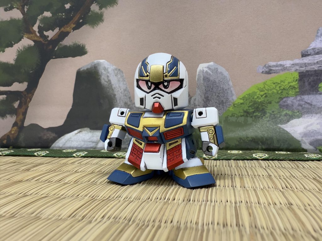 まずは軽装タイプ。ザ・ベスト・オブ SD体型。新荒烈駆主仕様なので、瞳の色は珍しいピンクです。目は、フリーハンドであたりをつける→スジボリ→マスキング→エアブラシで塗装しており、グラデーションをかけています。BB戦士は目が命。若干左右非対称ですが、そこはご愛嬌。モチーフがアレックスなのがよくわかります。