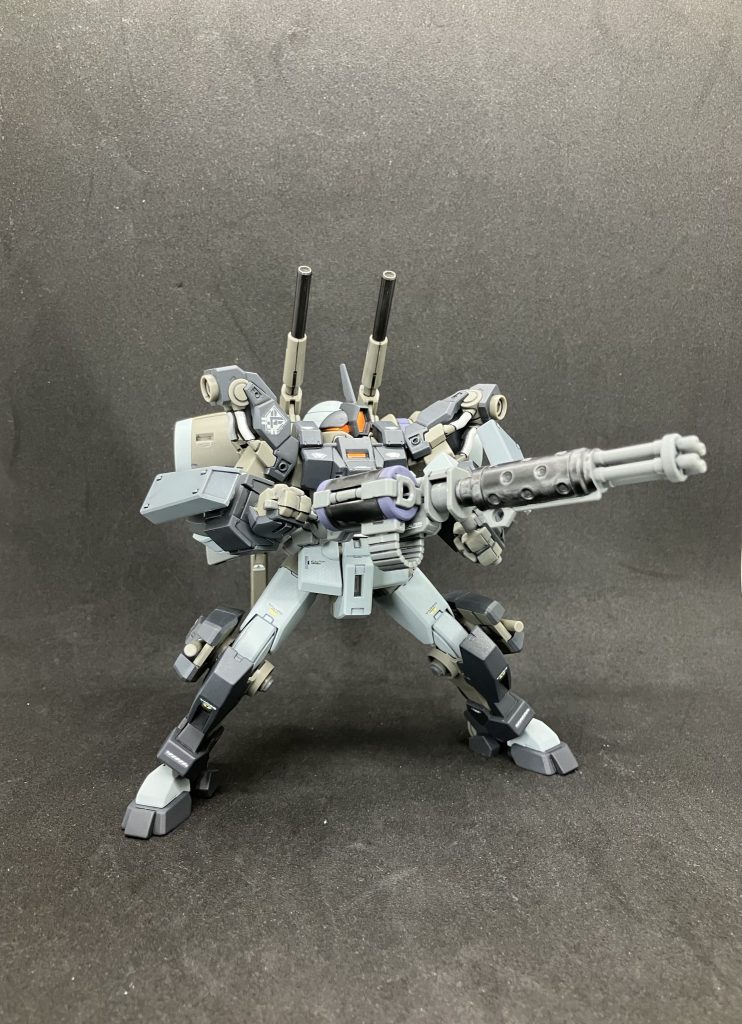 腰部との接続アームは自由度が低すぎてかえって不自由になっている気がするので、支えなしで持たせた方がいいですね。