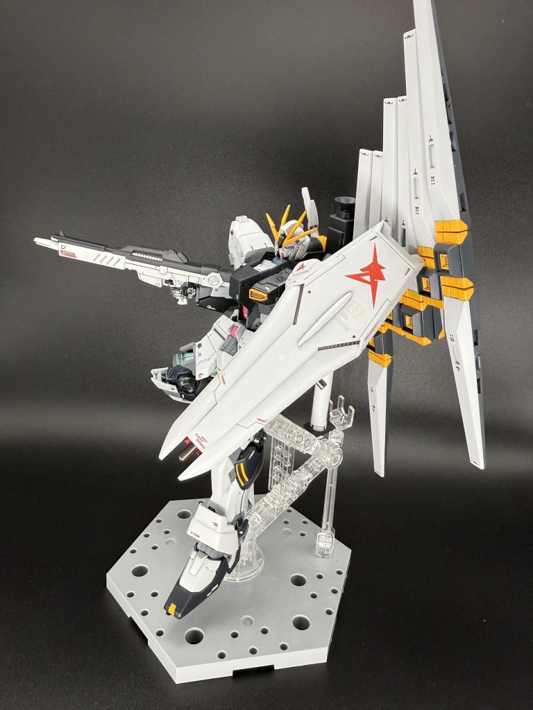 以上、ナラティブをベースとしたνガンダムでした。少し前の作品で工作の精度が未熟な部分があり(現在も未熟ですが😭)、仕上げに課題がありますが、お気に入りの作品で皆様にご覧いただきたく、過去作品の投稿になりますがご容赦ください🙇♂️ 最後までご覧いただきありがとうございました(gundam-kao6)