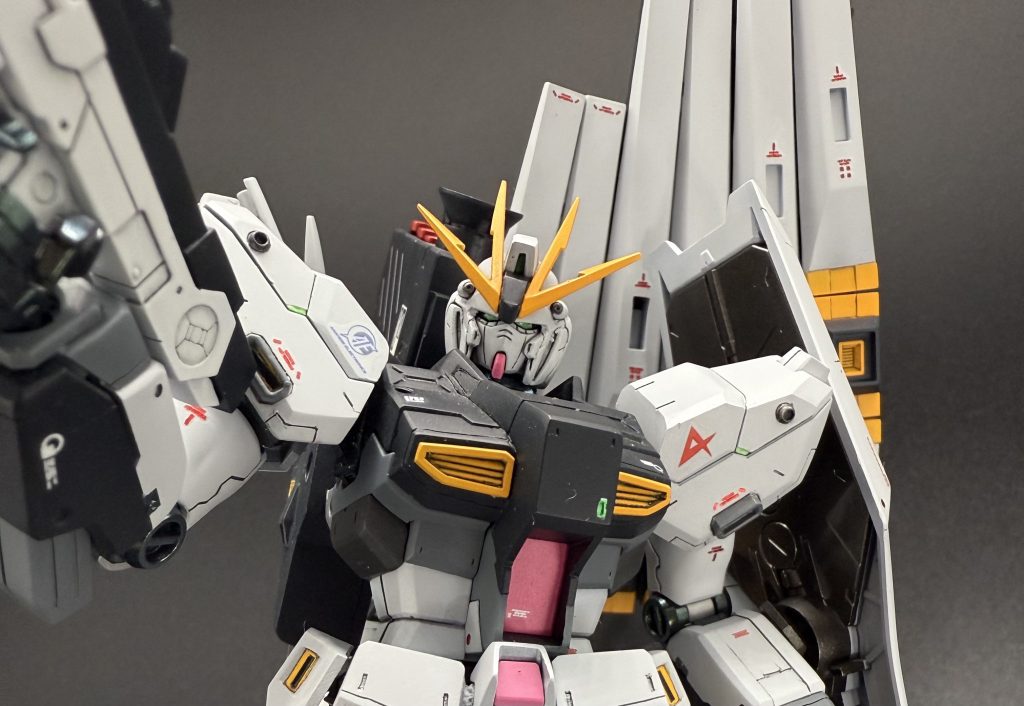 バストアップ。顔はνガンダムに寄せる加工をしていますが、ナラティブです。