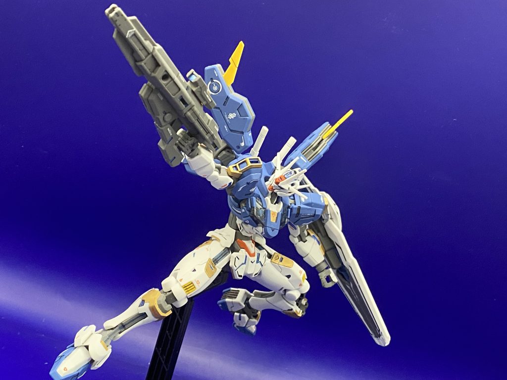 そしてビームライフルをSEED撃ちで構えるポーズ!かっこいいポーズなので銃持ちのMSはとりあえず取らせておけばカッコよく決まるすごいポーズだぞ!