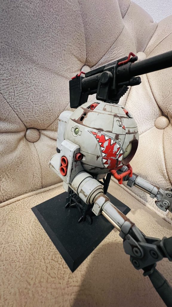 だいぶ昔に作ったシャークマウスのウェザリングです当時は上手にできたと思いましたが今見るとイマイチかっこよくないですね左手?のところもシンナーで劣化して折れてしまっています