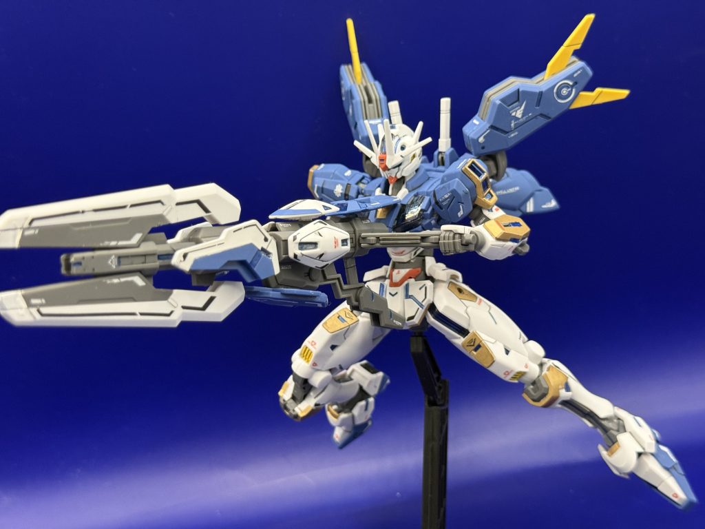 そして箱絵にもなっているビームライフルの方にビットオンフォォームする特殊形態!これがまたかっこいいんだ!劇中での使用シーンもすごい迫力で素晴らしかったこの装備をそのまま再現できるのがまたすごい