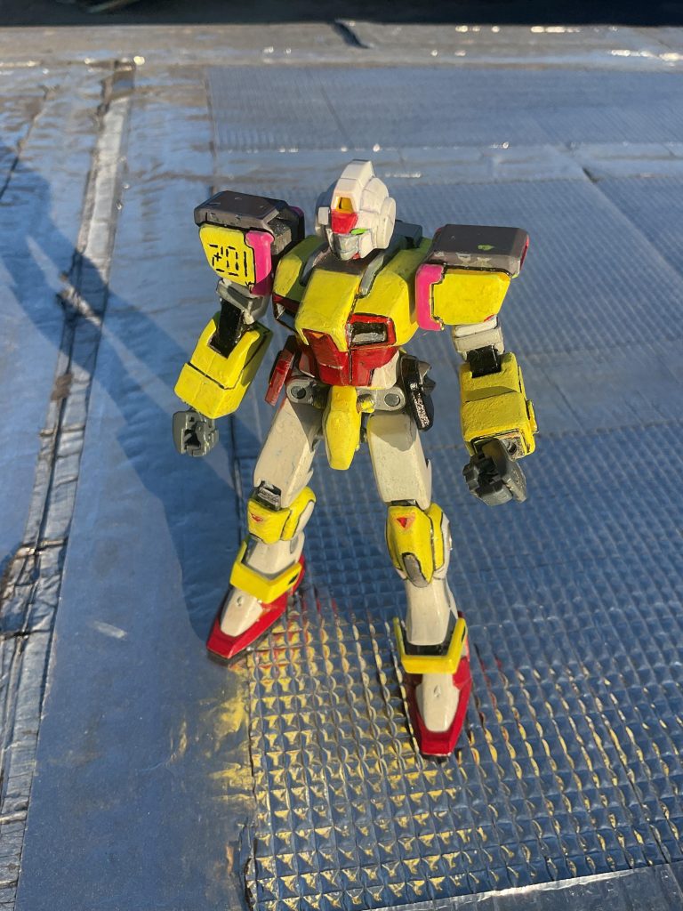 廃棄されたコロニー内で大破したダガーはプラントのMS格納庫にて修復されていた。その時に偉い人が現れ、「うちの者が君の命を危険な目に合わせてしまってすまない。」と、お詫びの流れで近代改修と新型OSの実験運用の依頼を受ける事になったのだった。頭部とコクピットは最新の設備へ改修され、映像の精密度が上がり長距離の状態が鮮明に確認できる他、横、後方もモニターにて見えるようになりシートも急制動時の体の負担を軽減できる機能と、複座式となった。また、新型のバッテリーを採用し、往来のパーツを引き続き使用できる為、作戦継続力、整備性、など、信頼性は維持しつつ教育型AIにより現代の新型機に遅れを取らない能力の確保を可能とした。