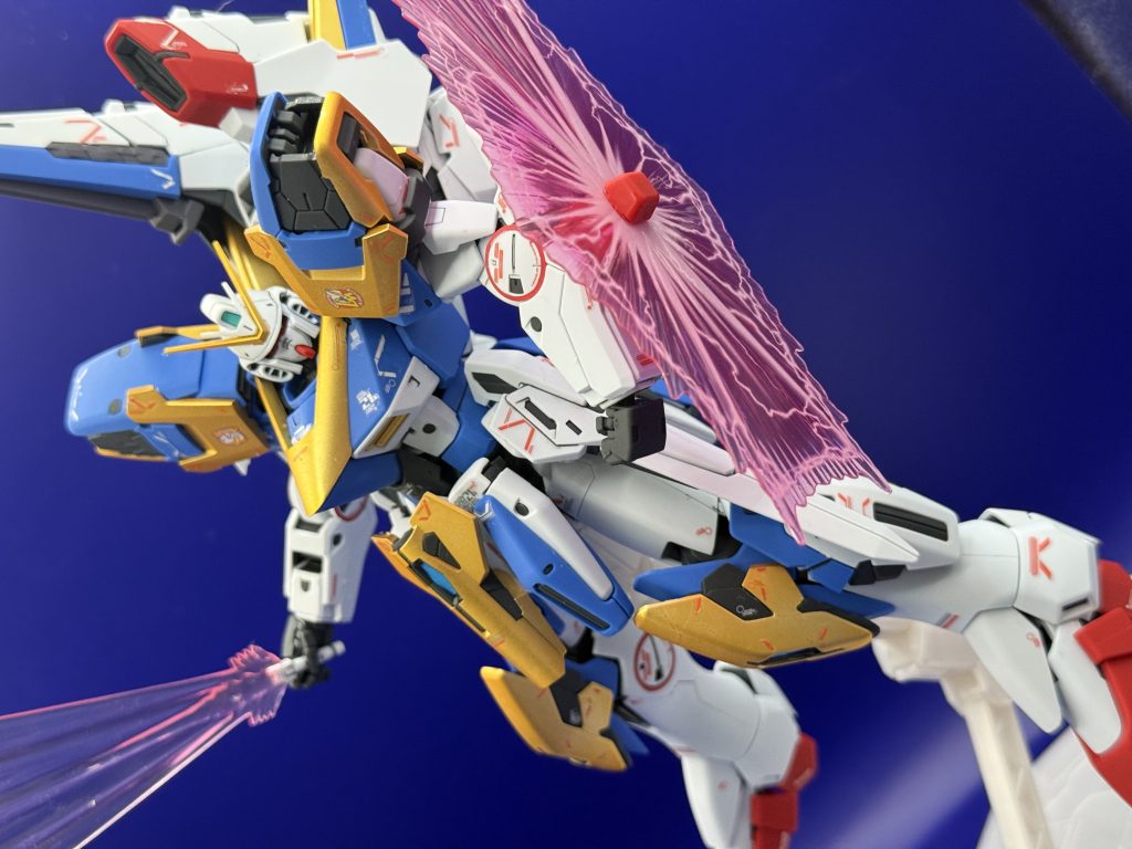 そしてビームサーベルを構えてポーズ