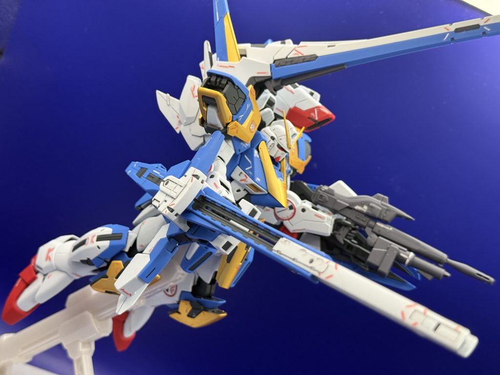 こうやって全身見ると本当に武器まみれですね…