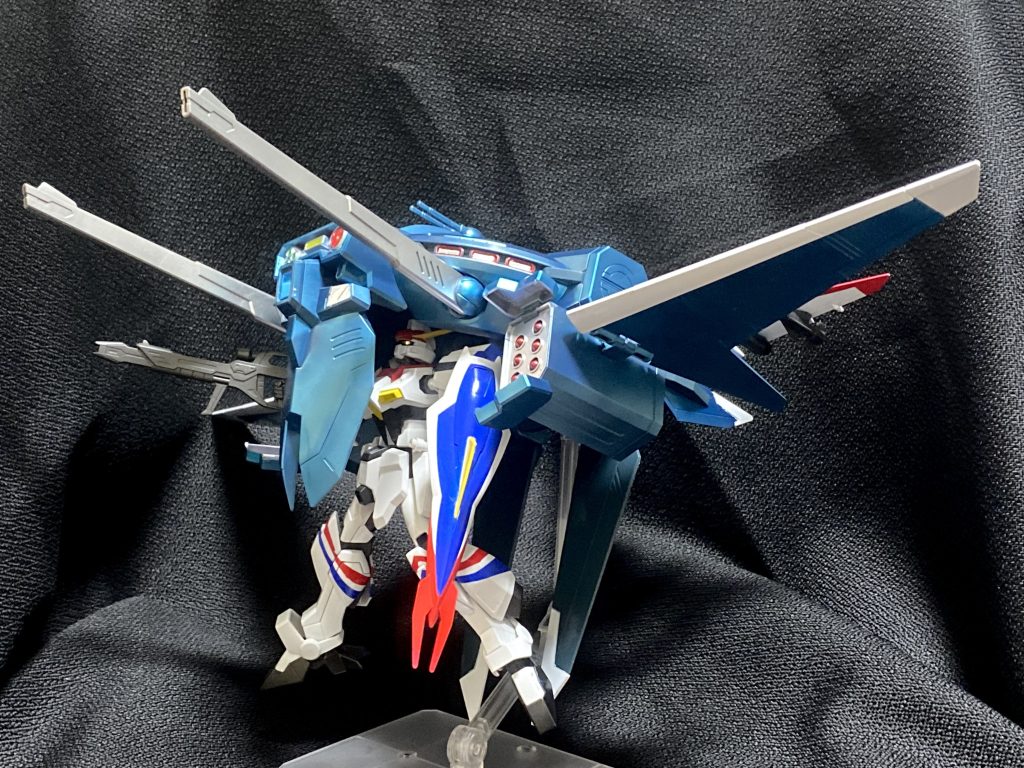 この機体、見上げるアングルが特にカッコよく見える気がします。