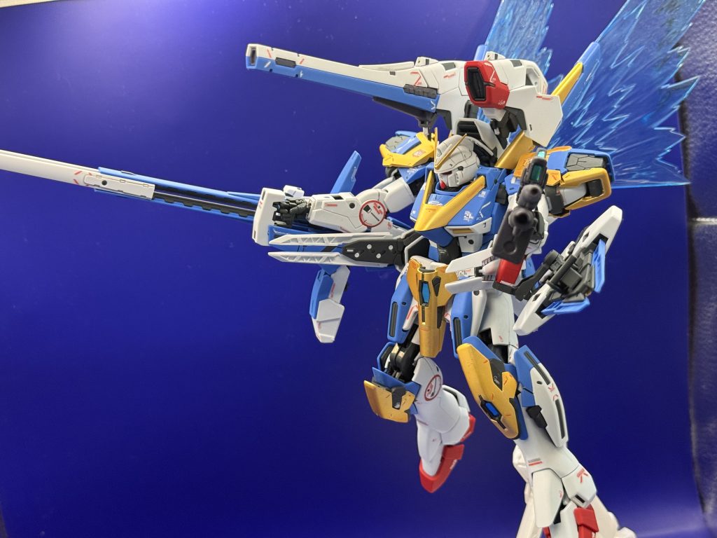 そして光の翼を展開してフルバースト！腰のヴェスバーにも展開ギミックがあり発射形態にできるの凄くないですか！これ凄いですよ！