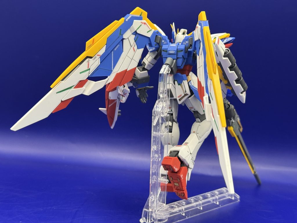 全身を前後からバスターライフル用のエネルギーパックを両腕に装備しているだけあってすごいボリュームです!