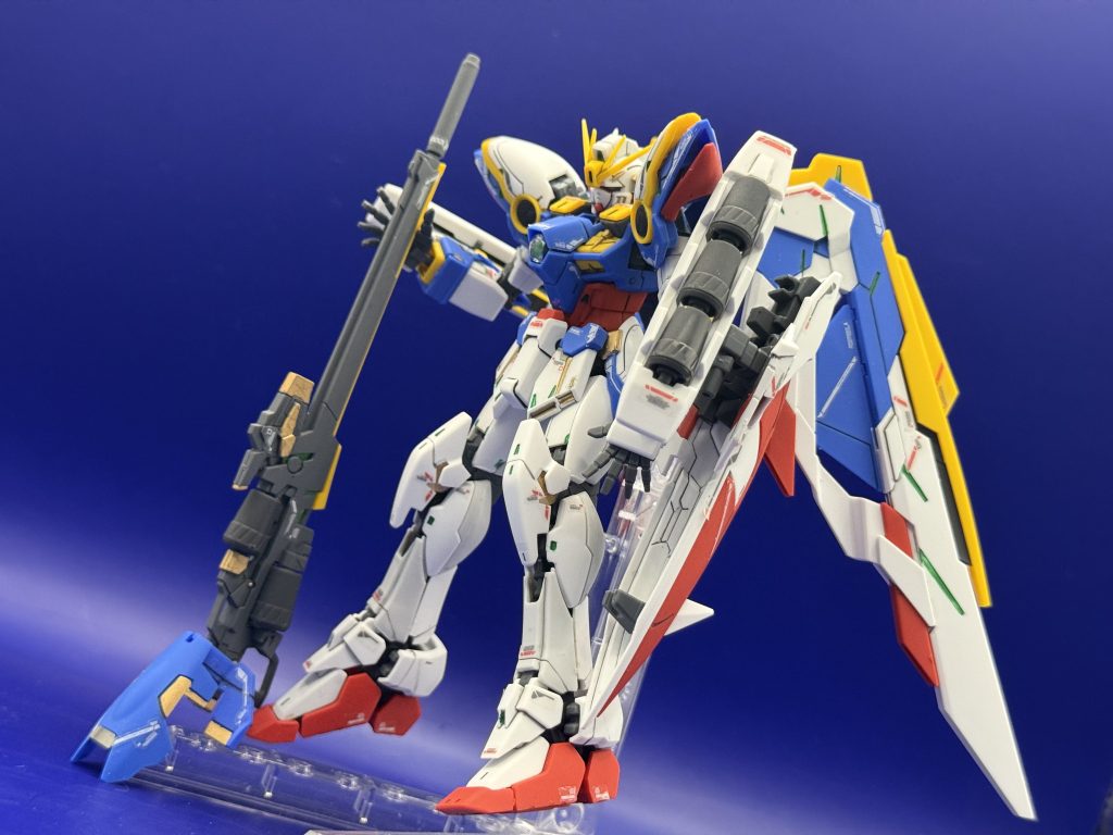 バスターライフルを立ててポージング!スマートな印象なのでこういうポーズも決まります!