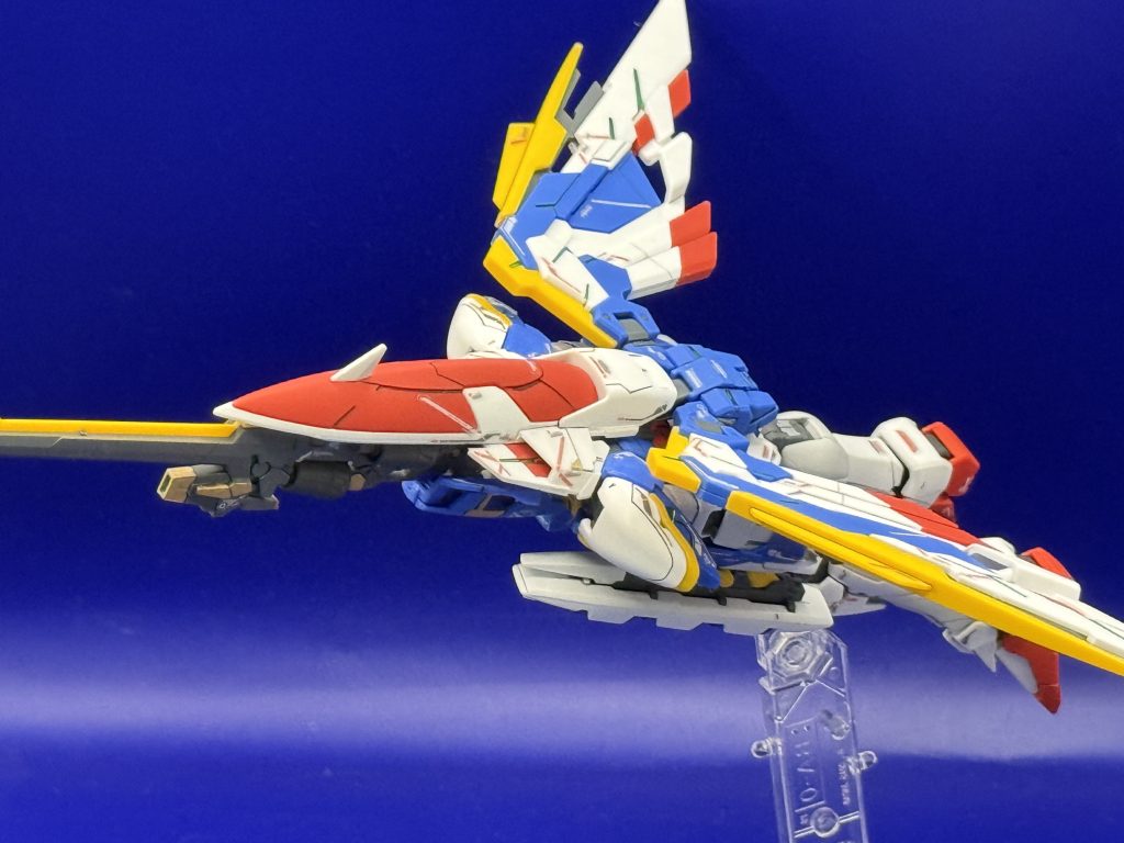 そしてウイングバード形態腕のエネルギーパック装備がいい感じで寝そべり変形感を緩和してくれます!かっこいい!