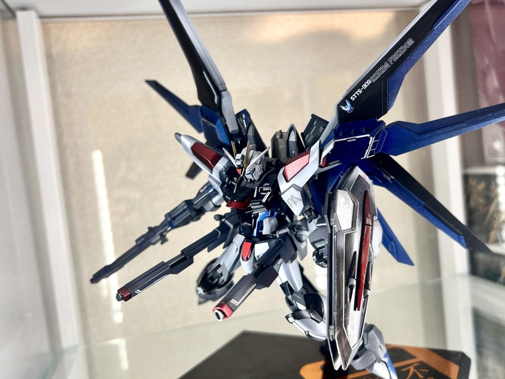 腰部のヴァイパー3 レールガンの伸縮ギミックも最高です。